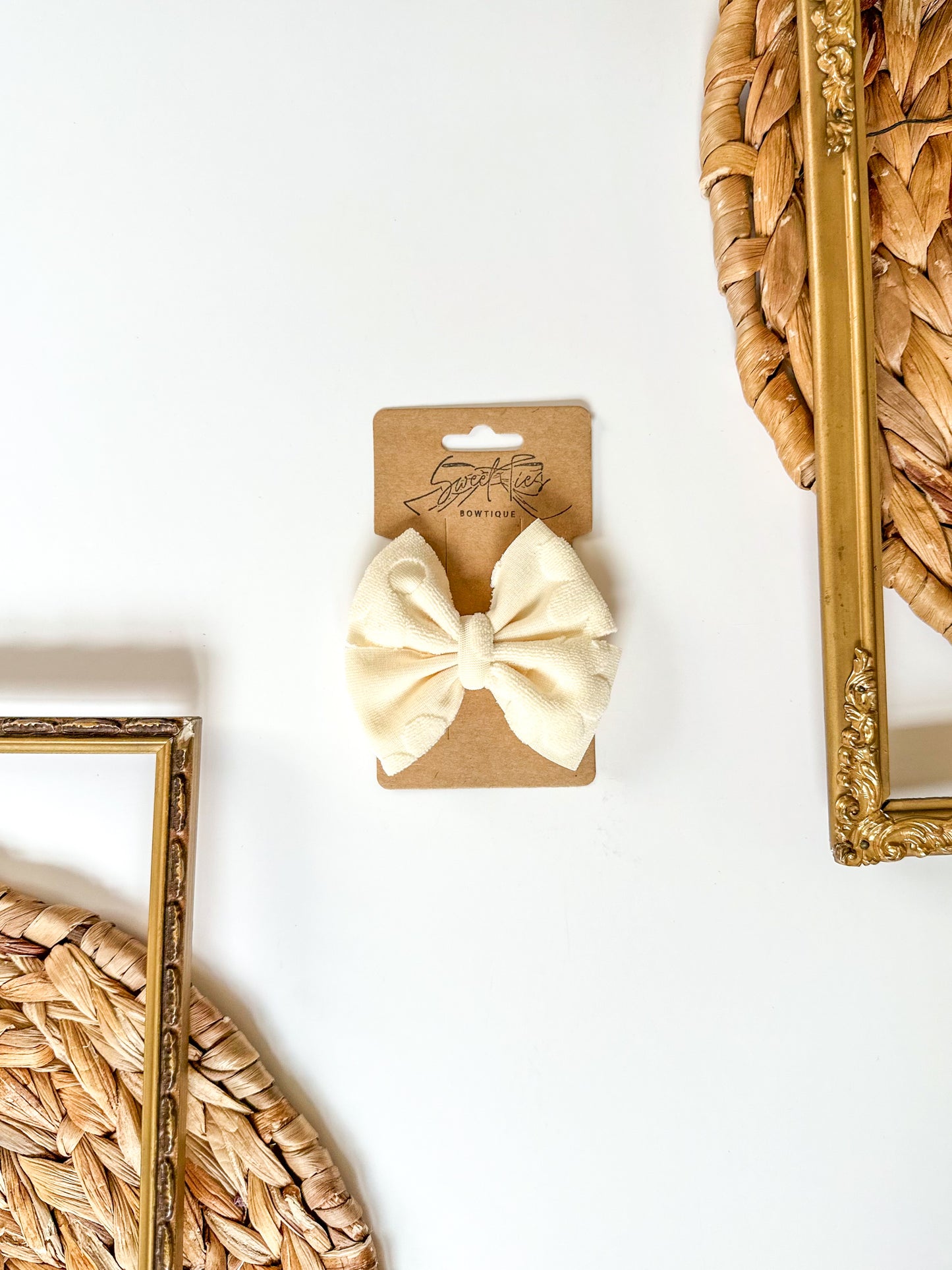 Cream Daisy Towel Bitty Poppy Bow