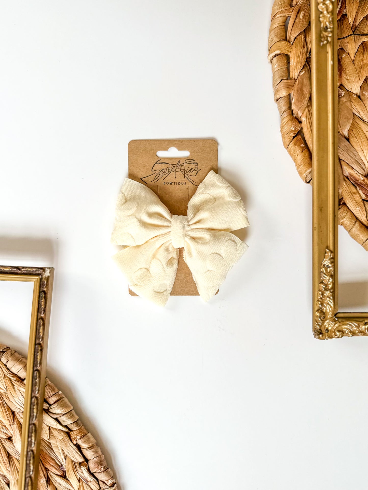 Cream Towel Daisy Poppy Bow