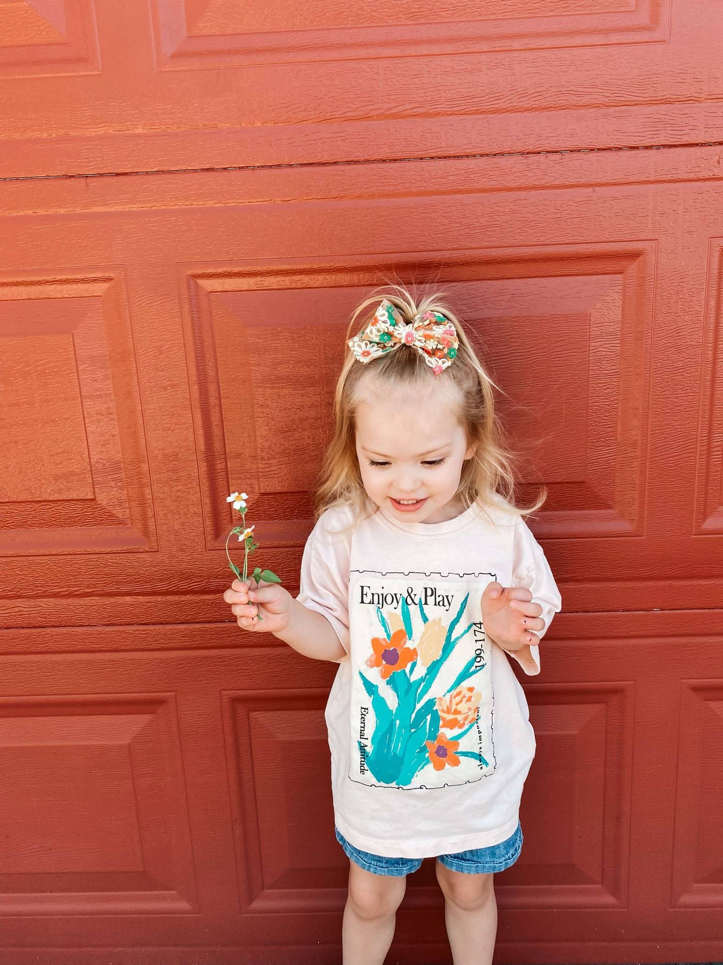 Embroidered Summer Daisy SweeTie Bow