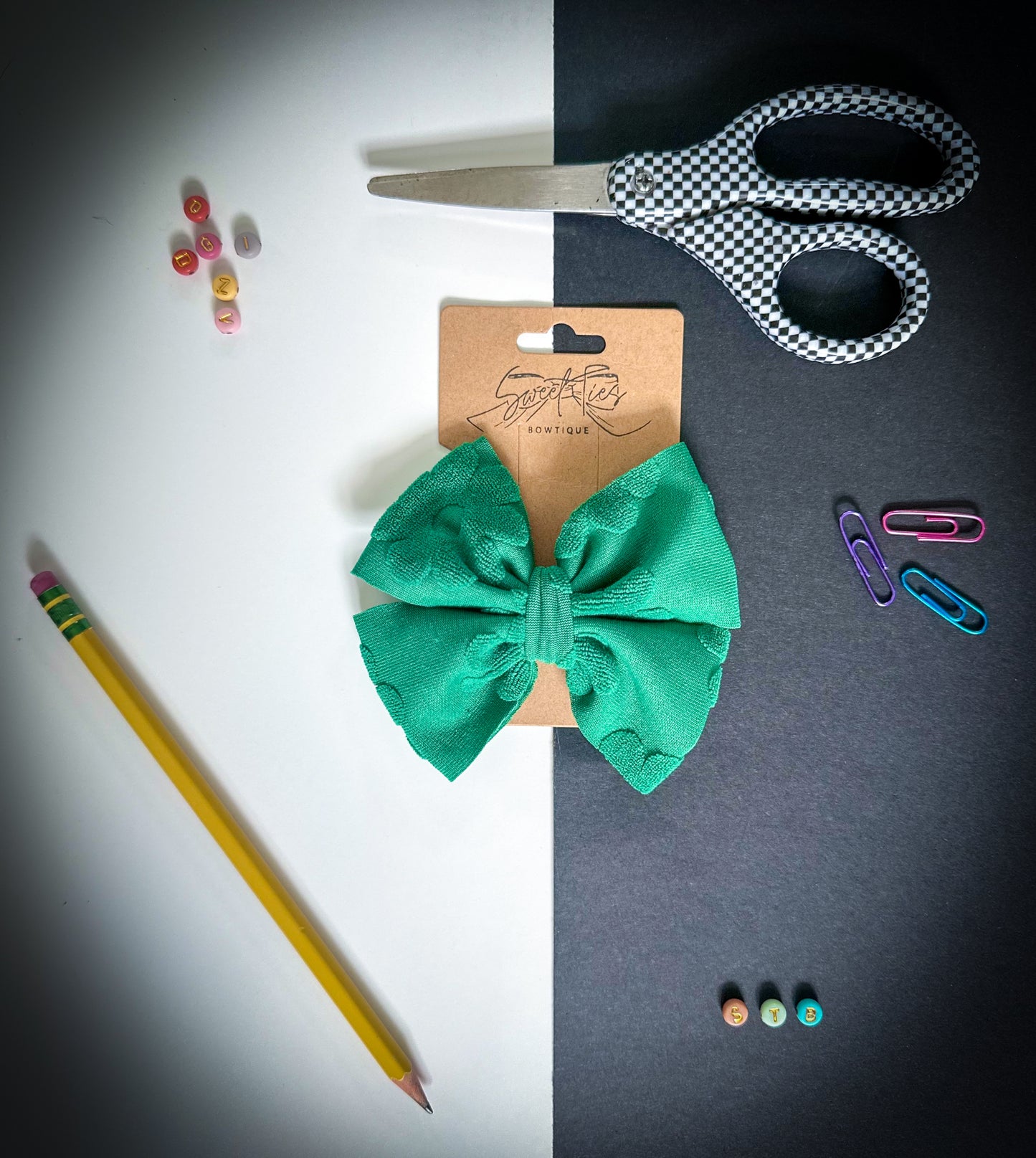 Green Daisy Poppy Bow