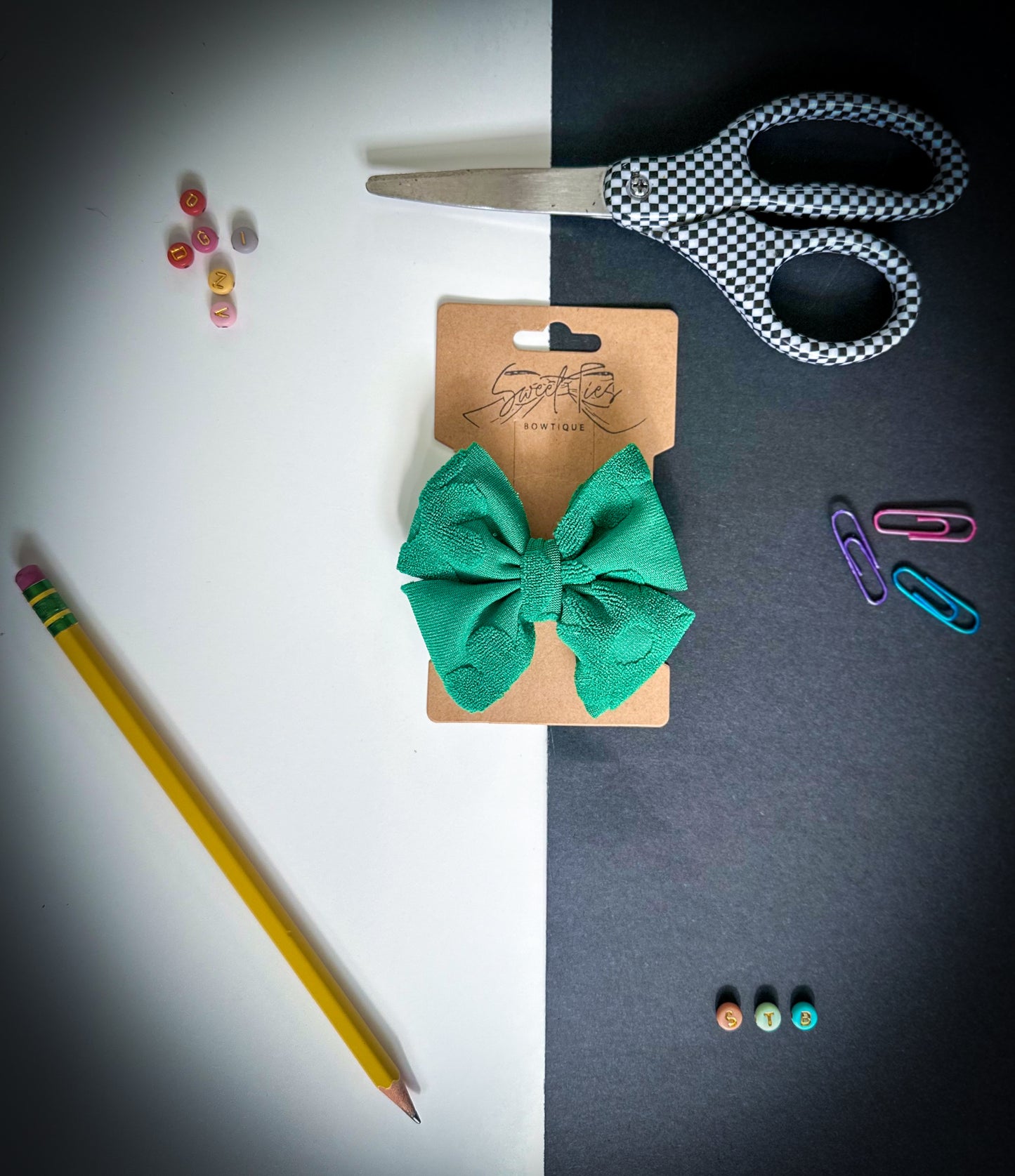 Green Daisy Bitty Poppy Bow