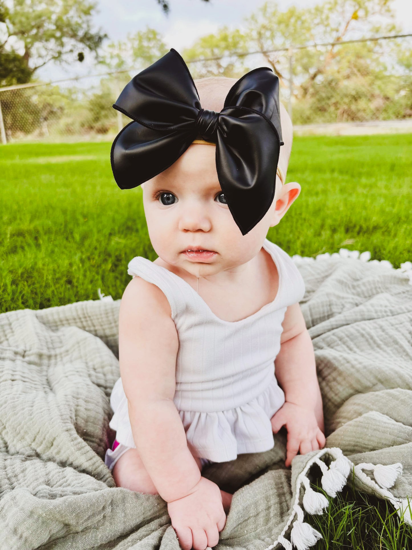 Raven Evie Bow